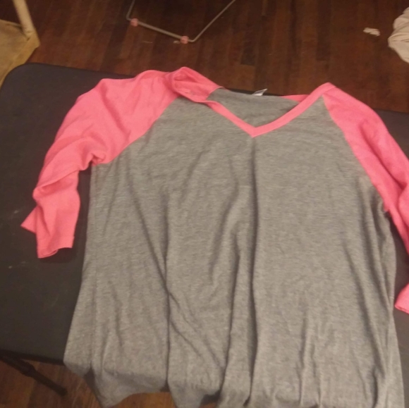 clothes - Picture 4 of 4